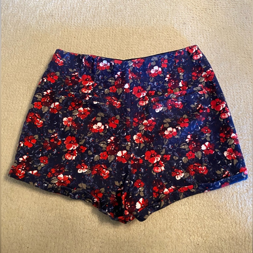 Hollister high waisted flower printed shorts size large